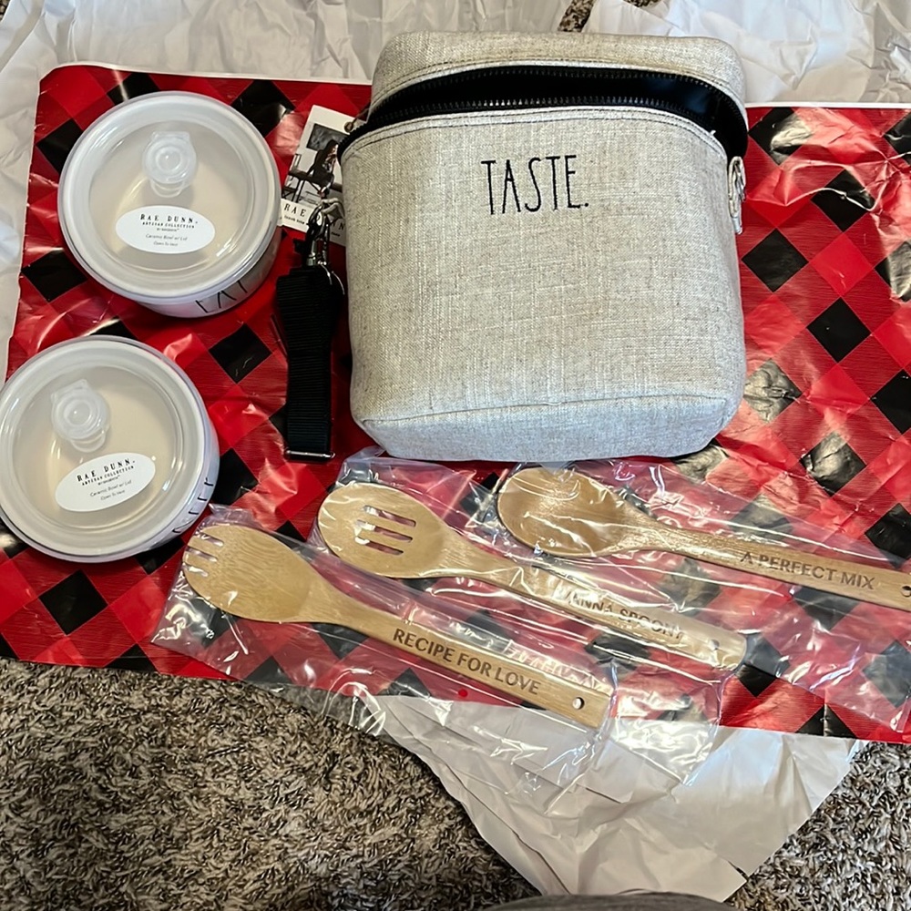 6 piece set insulated bag, ceramic bowls, wood spoons